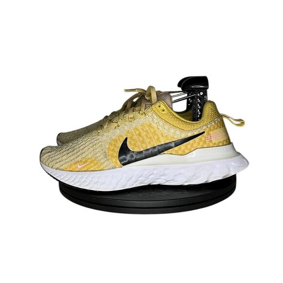 Womens Nike React Infinity Run Flyknit 3 Sneakers Size 7.5 Gold Tan - Picture 1 of 6